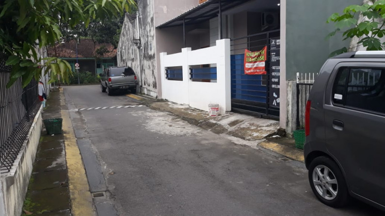 TANAH + BANGUNAN DI JL DIAN NUSANTARA, DEKAT YKPN SETURAN.