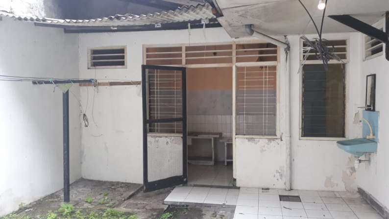 TANAH + BANGUNAN DI JL DIAN NUSANTARA, DEKAT YKPN SETURAN.