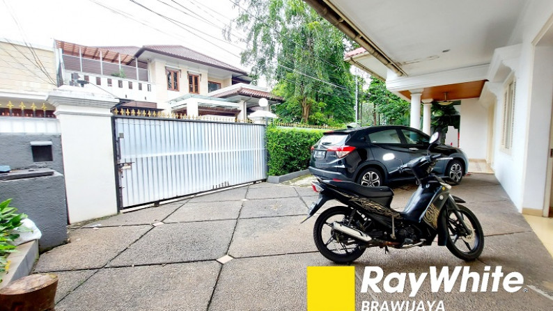 Rumah di Kemang Timur, Rumah 1 Lantai, Berpagar, Private pool, Ada taman, 4 BR