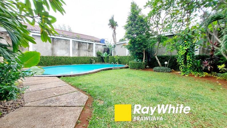 Rumah di Kemang Timur, Rumah 1 Lantai, Berpagar, Private pool, Ada taman, 4 BR