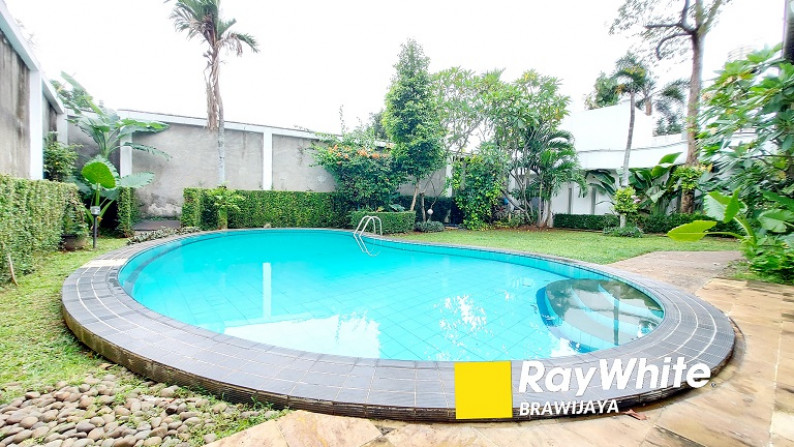 Rumah di Kemang Timur, Rumah 1 Lantai, Berpagar, Private pool, Ada taman, 4 BR