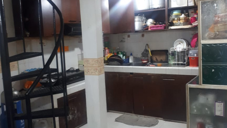 Rumah Dijual di Taman Kota - Jakarta Barat (Full Furnish)