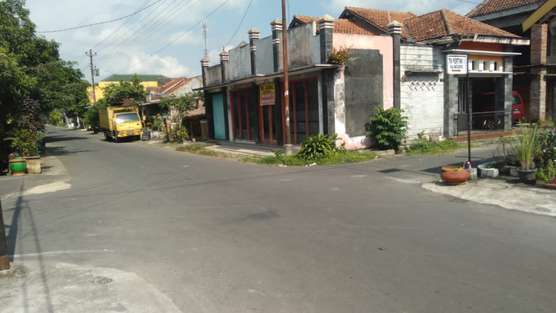 RUMAH DEKAT SD KALINEGORO 5, JL SEMANGKA RAYA, MAGELANG