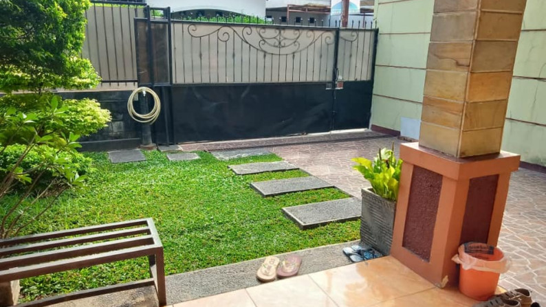 Rumah Sangat Asri Dekat Komplek Bali View Cirendeu