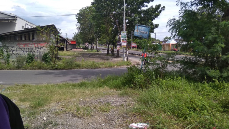 TANAH DAN BANGUNAN DAPAT DIBELI SETENGAH DI RINGROAD SELATAN