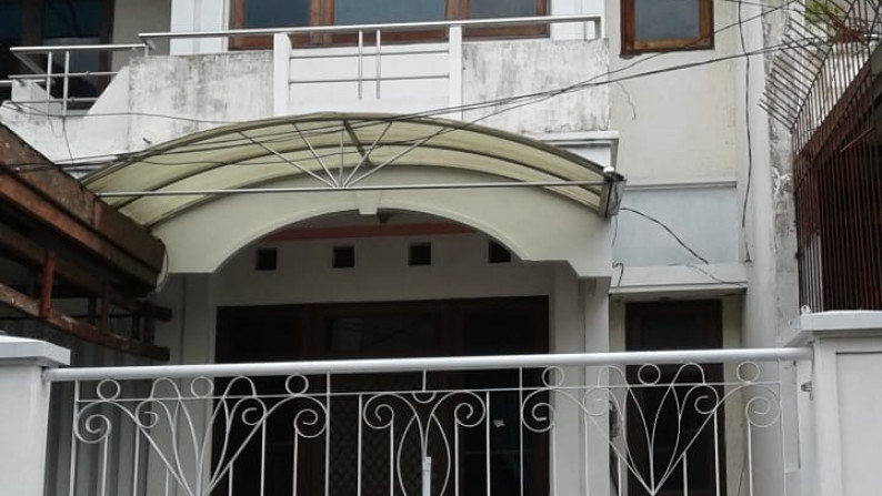 Dijual Rumah di Putat Indah Timur