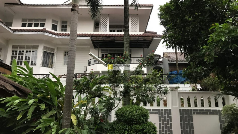 Rumah luas serasa villa di Lebak Bulus