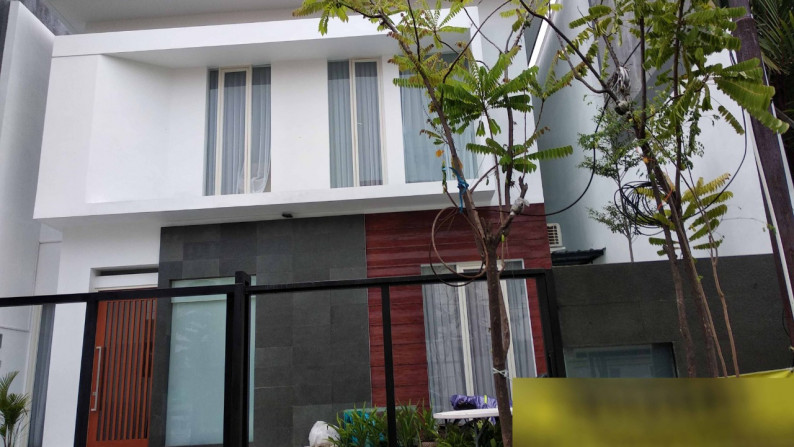 Dijual Rumah Minimalis di Jalan Manyar Tirtoasri