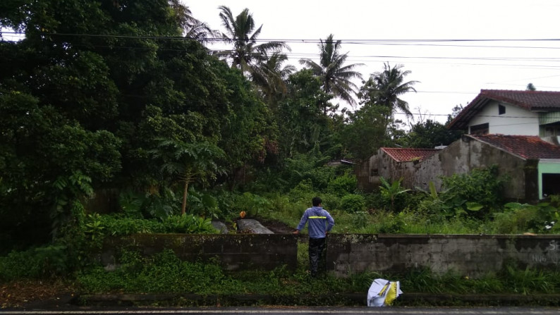 TANAH SELUAS 655 METER PERSEGI, DI JL RAYA JOGJA - MAGELANG KM 17