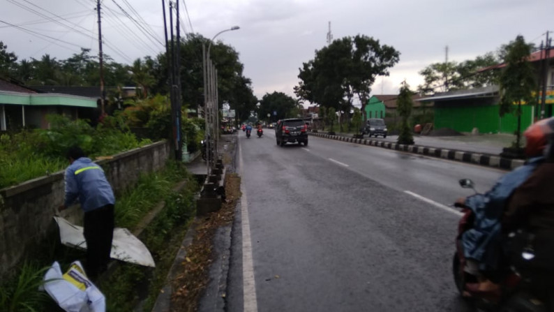 TANAH SELUAS 655 METER PERSEGI, DI JL RAYA JOGJA - MAGELANG KM 17