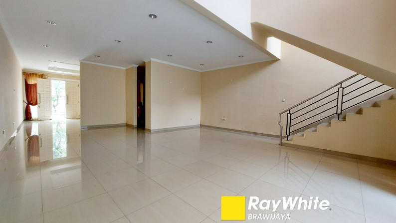 Rumah di Vila Delima, Lebak Bulus, Dalam Kompleks Perumahan, Siap Huni, Private Pool, SHM
