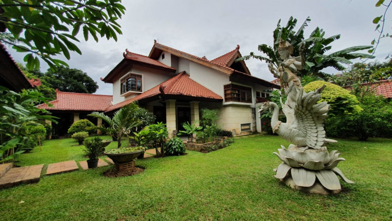 Rumah MEWAH dan Berada di Kawasan Premium Cilandak