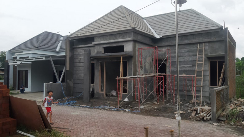 RUMAH SIAP BANGUN, DI JALAN NGRAJEK-KETINGAN DEKAT WESTLAKE RESORT