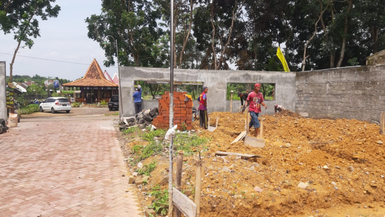RUMAH SIAP BANGUN, DI JALAN NGRAJEK-KETINGAN DEKAT WESTLAKE RESORT