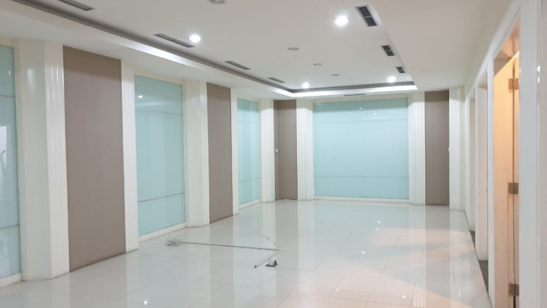 Spacious Office Building (ex Bank) Jalan Suryopranoto, Harmoni, Jakpus