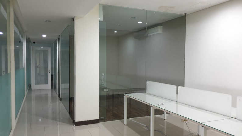 Spacious Office Building (ex Bank) Jalan Suryopranoto, Harmoni, Jakpus