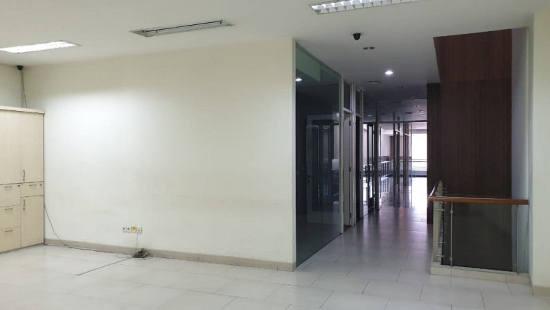 Spacious Office Building (ex Bank) Jalan Suryopranoto, Harmoni, Jakpus