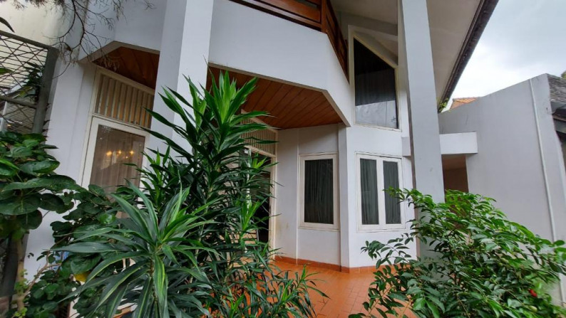 Rumah Classic Minimalis nan Asri & Unik di Cinere