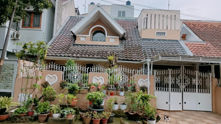 Rumah Bagus Di Anggrek Loka, BSD Tangerang Selatan