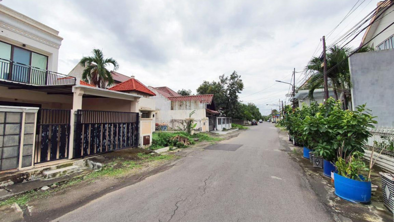 Rumah di Baruk Utara, Bagus + Terawat, Row Jalan Lebar, Bisa untuk Rumah Tinggal / Kantor / Usaha dsb - TAN -