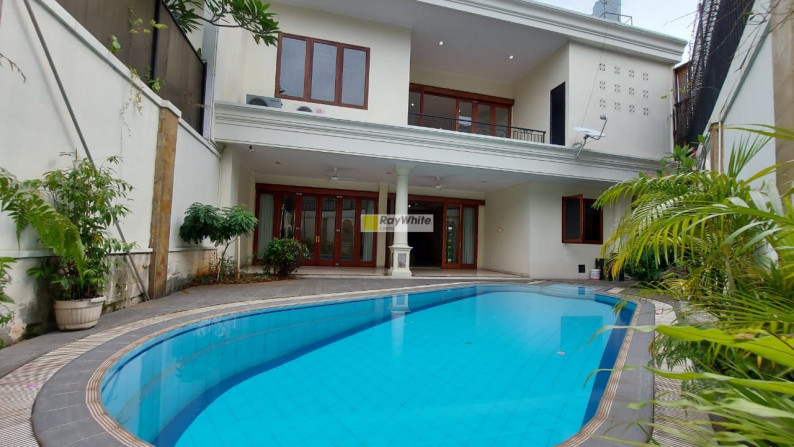 Rumah design classic dalam town house di Kemang