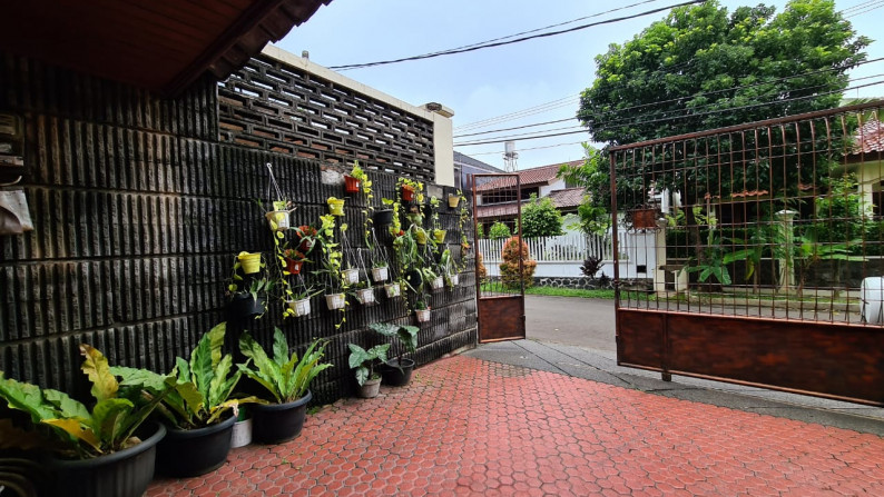 Rumah Asri Dalam Komplek di Cinere