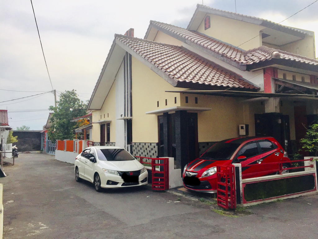 RUMAH CANTIK SIAP HUNI, DALAM PERUMAHAN DEKAT SLEMAN CITY HALL