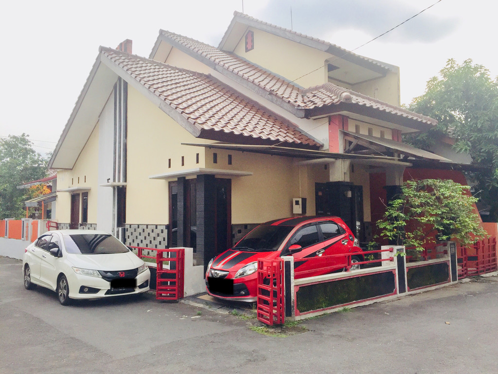 RUMAH CANTIK SIAP HUNI, DALAM PERUMAHAN DEKAT SLEMAN CITY HALL