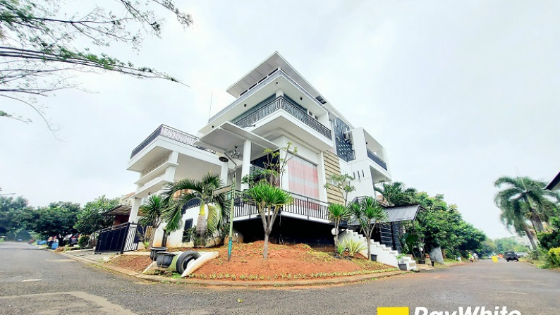 Rumah Cantik di Legenda Wisata Cibubur, Bogor, Di Hoek, Siap Huni, Private Swimming Pool
