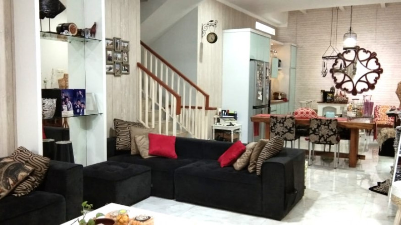 Rumah Cantik Bagus 2 Lantai di Kawasan Kebayoran Residence Sektor 7 Bintarojaya
