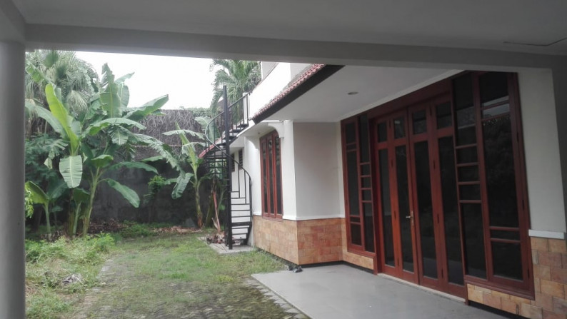 Rumah disewakan Dian istana Wiyung