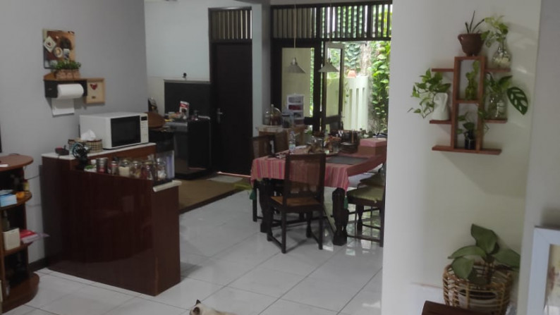 Dijual rumah modern dua lantai dikawasan Permata Hijau Jakarta Selatan