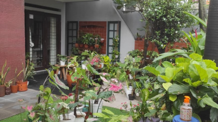 Dijual rumah modern dua lantai dikawasan Permata Hijau Jakarta Selatan