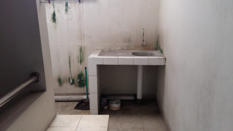 RUKO 2 LANTAI, SIAP HUNI, LOKASI STRATEGIS DI JL GODEAN KM 7