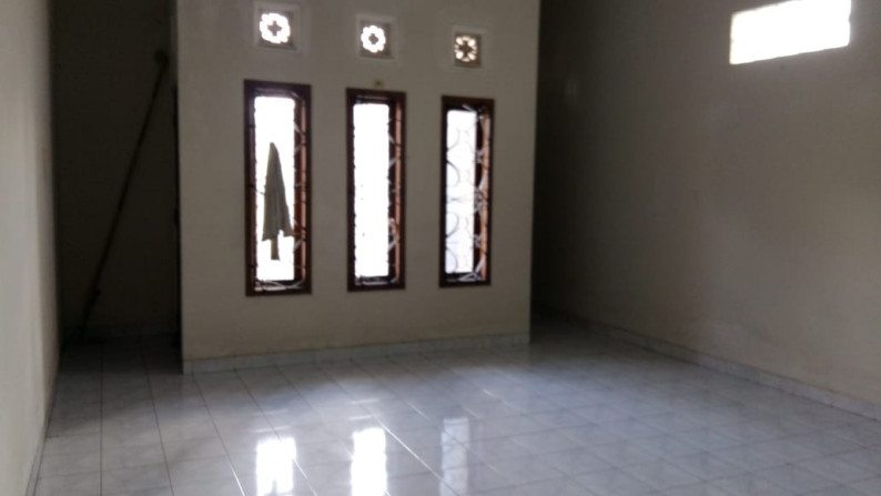 RUKO 2 LANTAI, SIAP HUNI, LOKASI STRATEGIS DI JL GODEAN KM 7