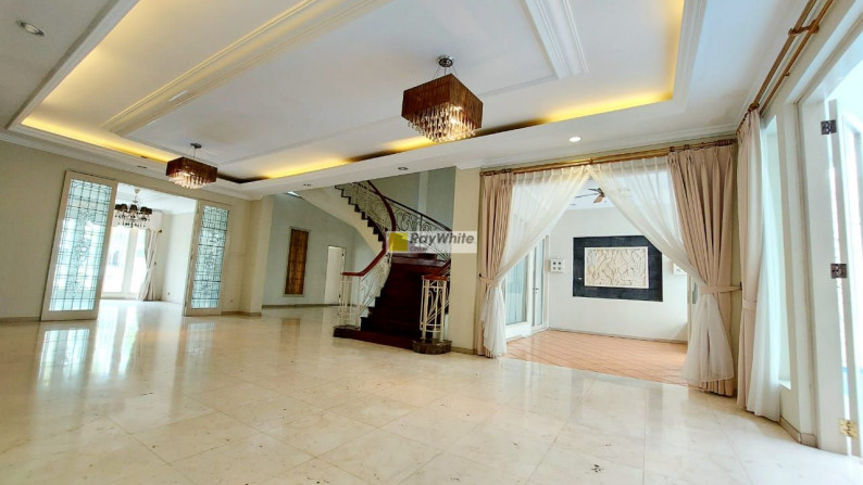 Rumah mewah modern classic dalam komplek besar di Villa Cinere Mas