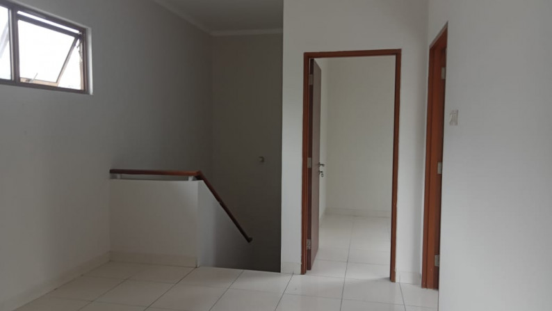 Rumah Siap Huni, Hunian Nyaman dan Asri @Emerald, Bintaro