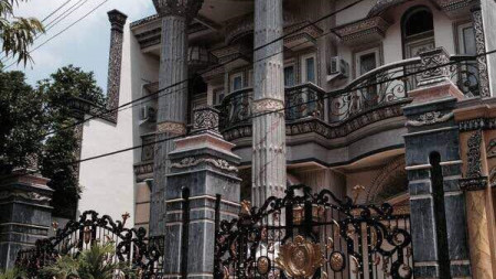 Rumah 2 lantai Dijual di Gayungsari, Surabaya