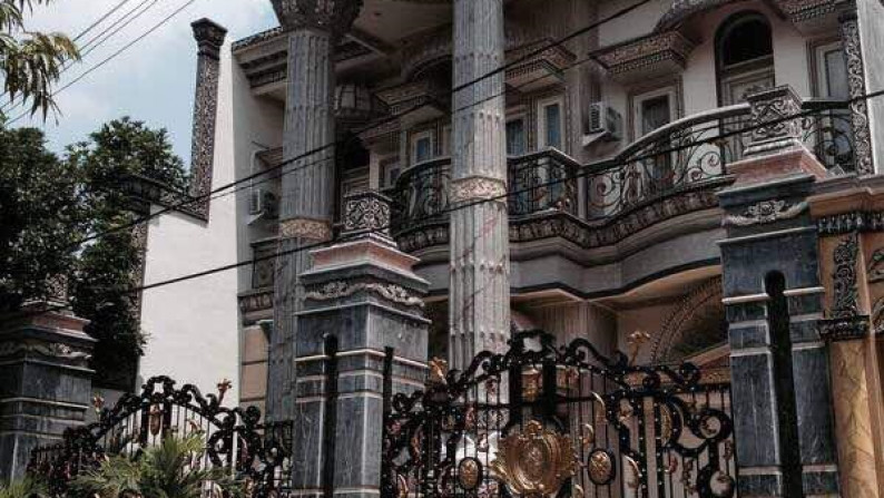 Rumah 2 lantai Dijual di Gayungsari, Surabaya