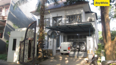 Dijual Rumah 2 lantai di Darmo Hill, Surabaya