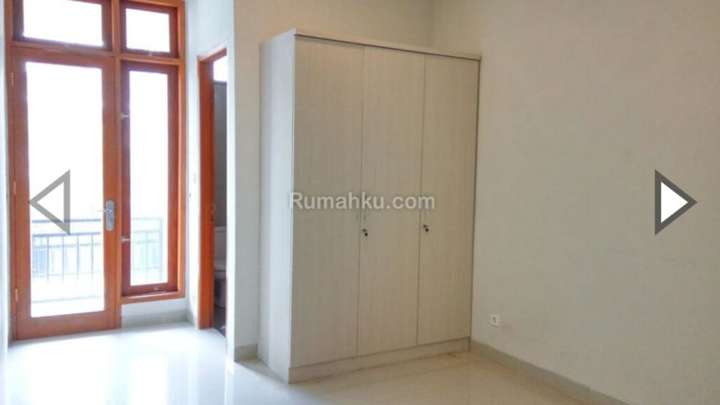 FOR RENT - Rumah Ada Kolam Renang Cocok untuk di Huni atau dijadikan Kantor Lokasi Kemang Dalam, Jakarta Selatan