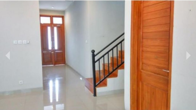 FOR RENT - Rumah Ada Kolam Renang Cocok untuk di Huni atau dijadikan Kantor Lokasi Kemang Dalam, Jakarta Selatan