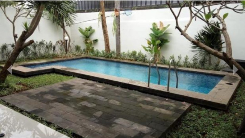 FOR RENT - Rumah Ada Kolam Renang Cocok untuk di Huni atau dijadikan Kantor Lokasi Kemang Dalam, Jakarta Selatan