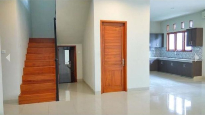 FOR RENT - Rumah Ada Kolam Renang Cocok untuk di Huni atau dijadikan Kantor Lokasi Kemang Dalam, Jakarta Selatan