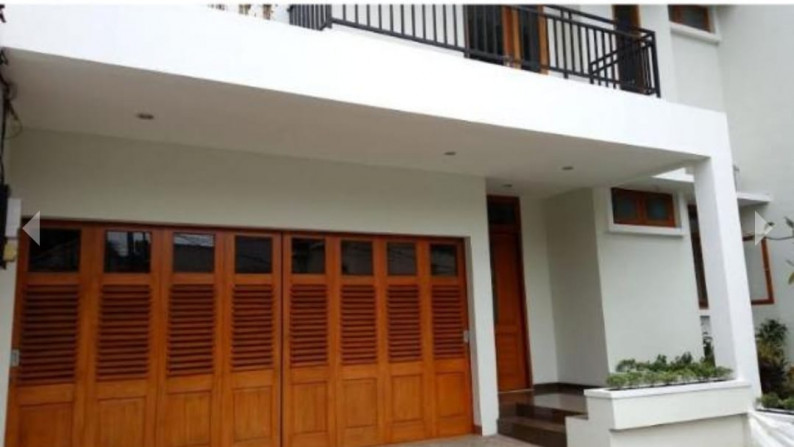 FOR RENT - Rumah Ada Kolam Renang Cocok untuk di Huni atau dijadikan Kantor Lokasi Kemang Dalam, Jakarta Selatan