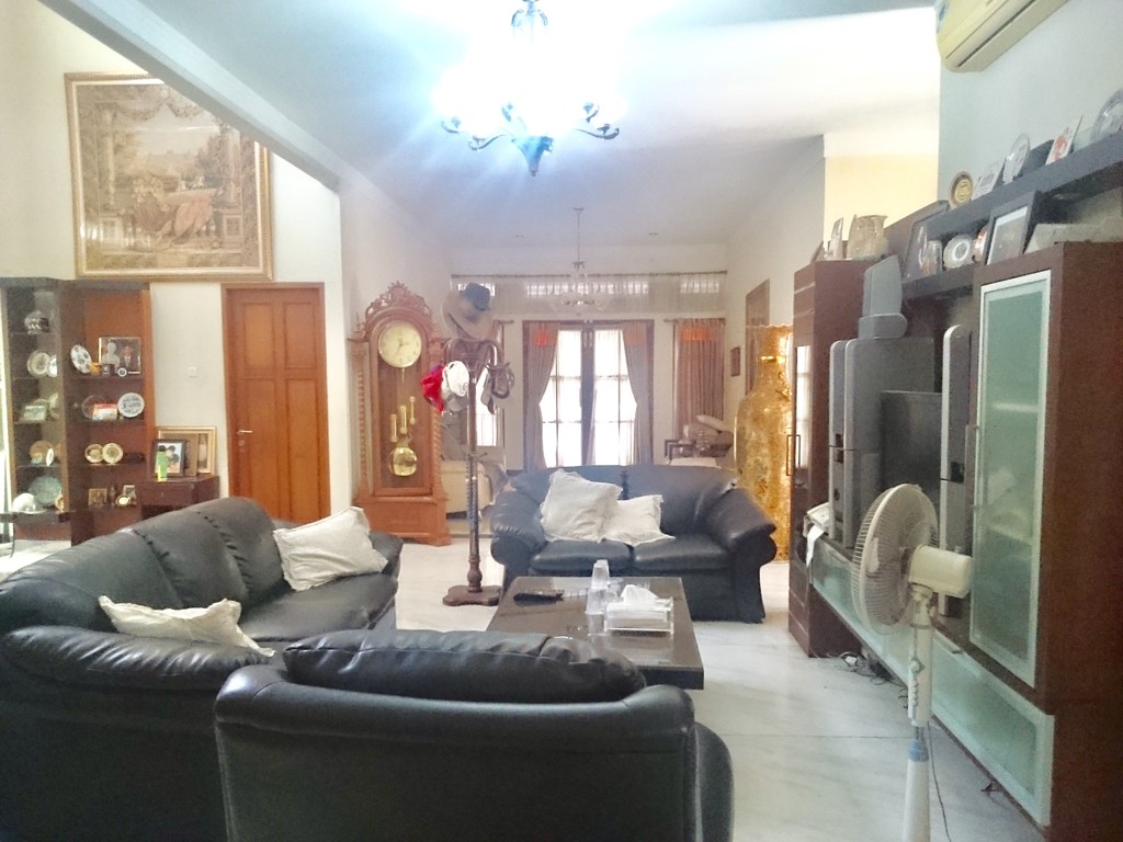 RUMAH DI KOMPLEK YANG HIJAU DAN TENANG - SEKTOR 7 BINTARO #AW