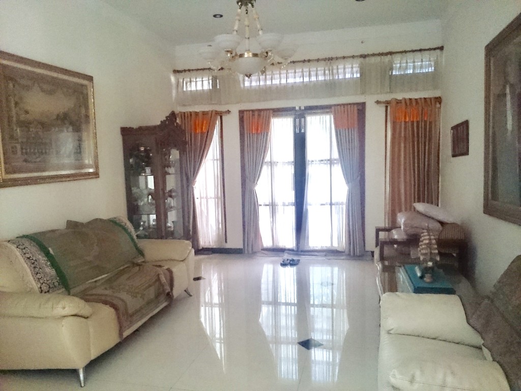 RUMAH DI KOMPLEK YANG HIJAU DAN TENANG - SEKTOR 7 BINTARO #AW