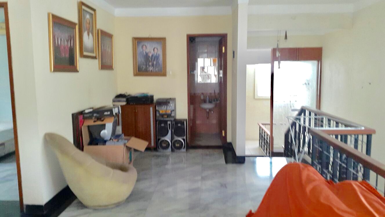 RUMAH DI KOMPLEK YANG HIJAU DAN TENANG - SEKTOR 7 BINTARO #AW