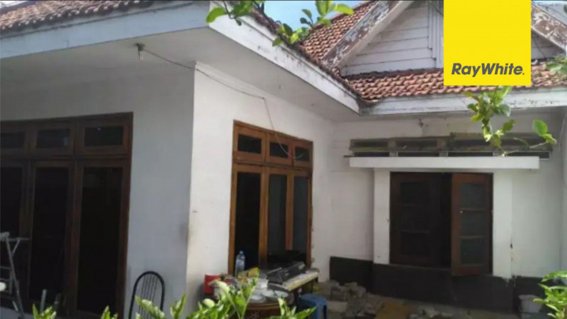 Dijual Rumah Pusat Kota di Jalan Hamzah Fansyuri, Surabaya