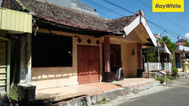 Dijual Rumah Pusat Kota di Jalan Cipunegara, Surabaya